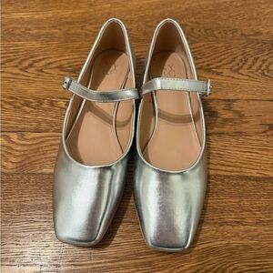 Silver Mary Jane Flats, size 9